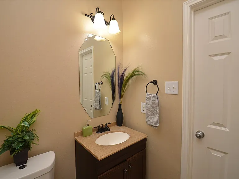 2911 Meadowglen Cv — Photo 16