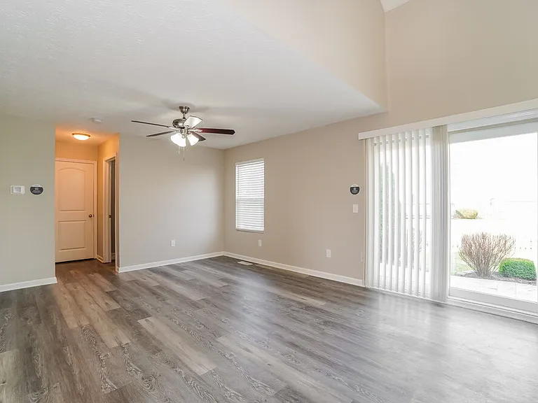 255 Whitewater Ct — Photo 6