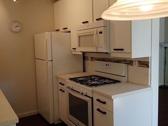 3rd image of 12515 Saticoy St APT 1