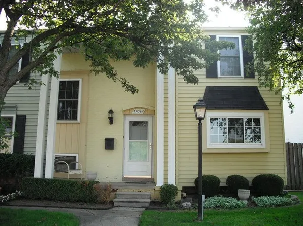 37042 Brynford Dr, Clinton Township, MI 48036