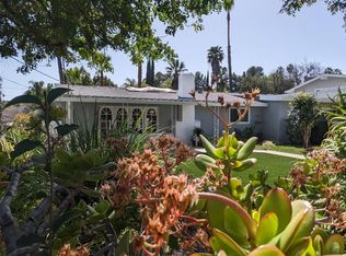 20401 Oxnard St, Woodland Hills, CA 91367