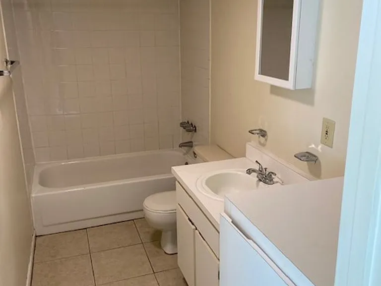 111 S Newport Ave #18 — Photo 4