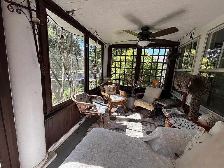 2425 Demington Dr — Photo 3