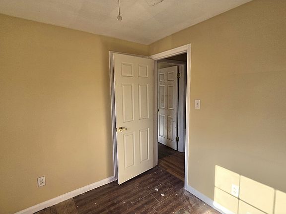 3rd image of 16828 Mark Twain St