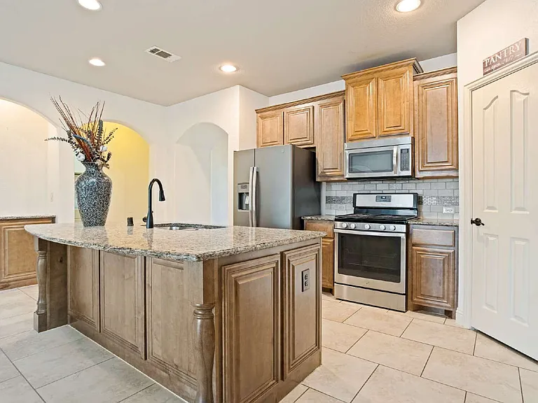 1204 E Shawnee Dr — Photo 10