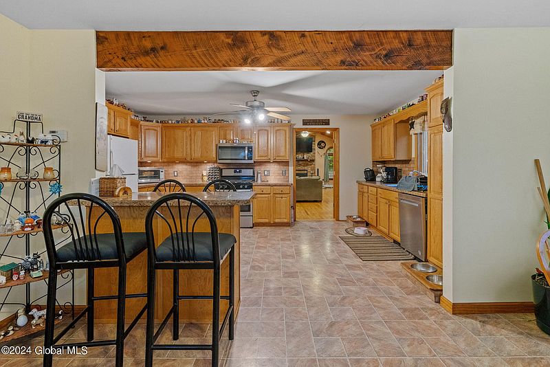 4th image of 141 Winnie Avenue