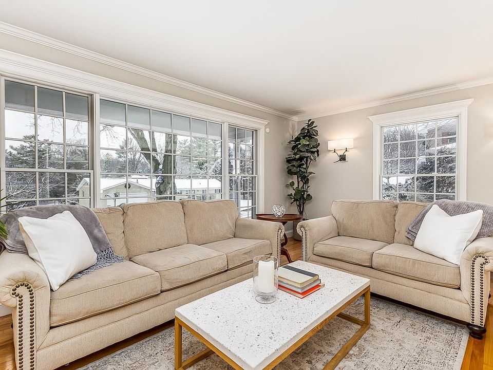 1090 Arrowhead Dr, Dubuque, IA 52003 Zillow