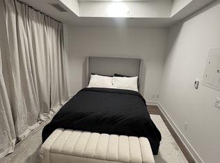 308 Jarvis St #2404, Toronto, ON M5B 0E3