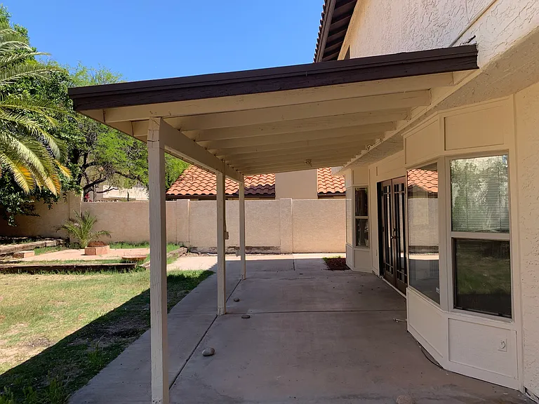 426 E Susan Ln — Photo 8