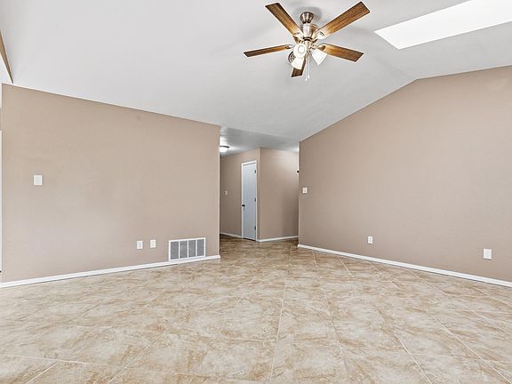 4th image of 1406 Columbia Ave