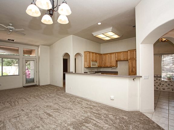 5th image of 450 De Beers Pl