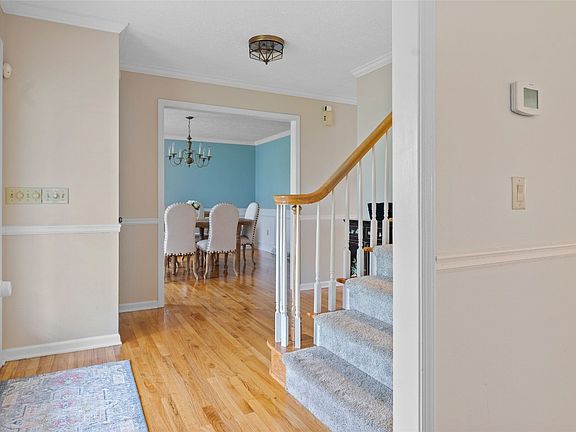 5th image of 12 Mountain Brook Dr