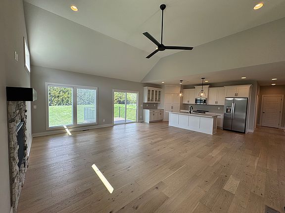4th image of 19322 W 109th Pl