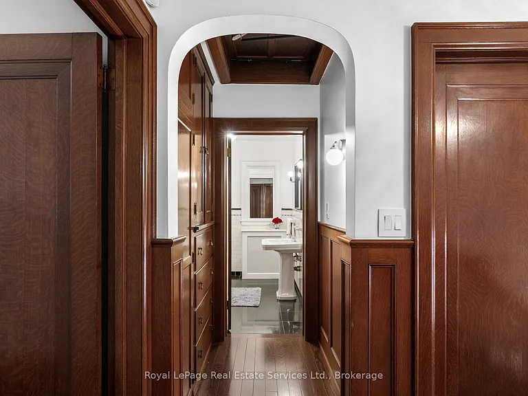 28 Thompson Ave — Photo 30