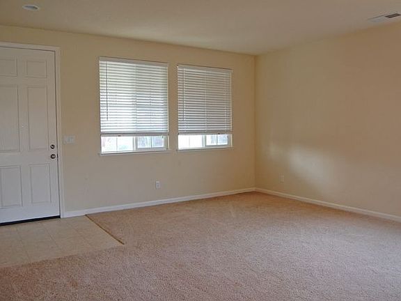 Living Room / Dining