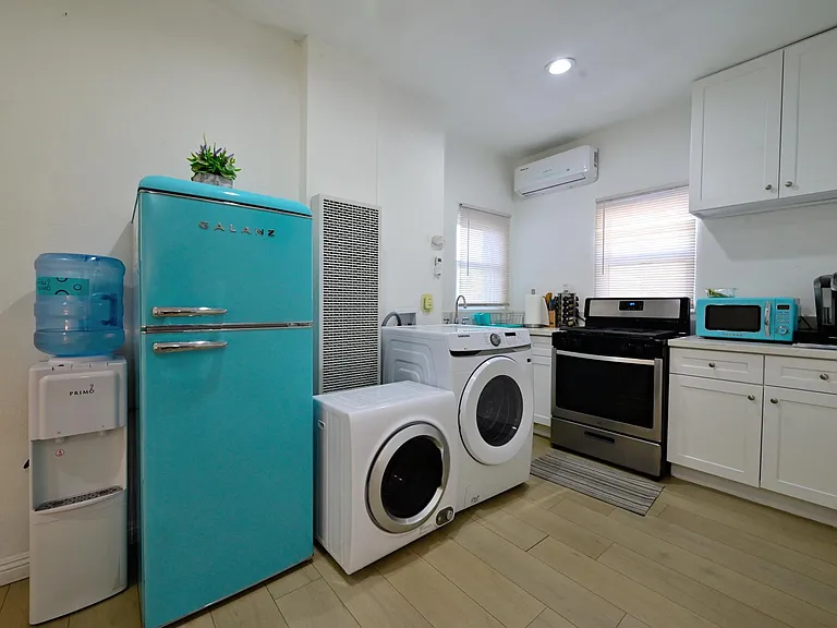 Fully upgraded kitchen