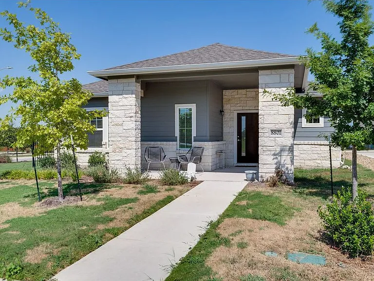 8801 Looksee Ln — Photo 3
