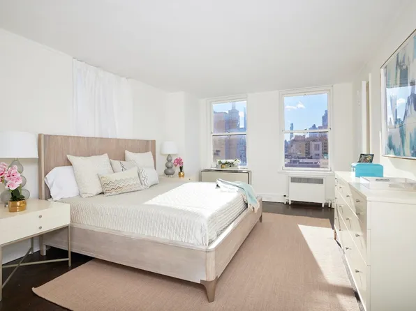 320 East 72nd Street image 4 of 10