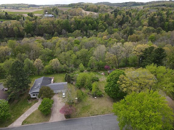 3rd image of River Heights Rd