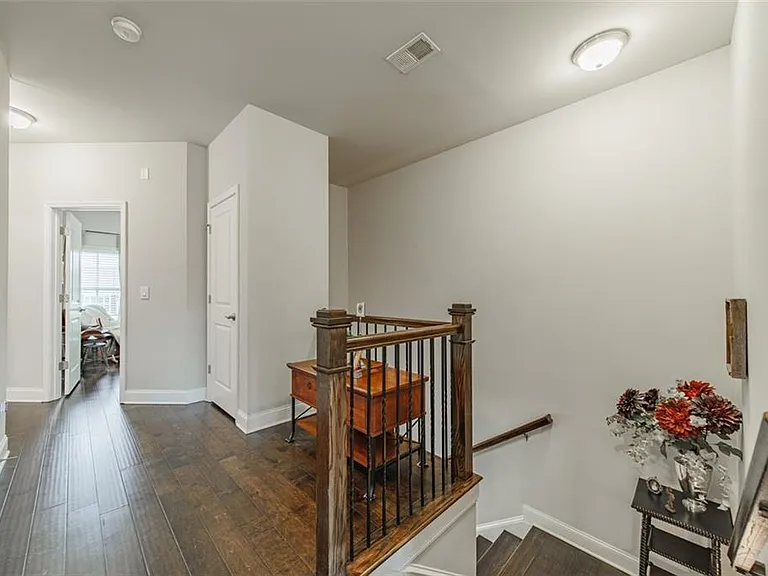 690 Arklow Dr — Photo 30
