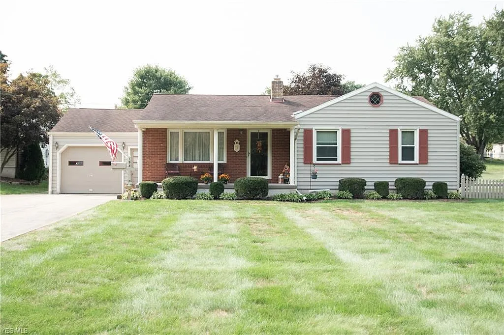 194 Hopewell Dr photo 1