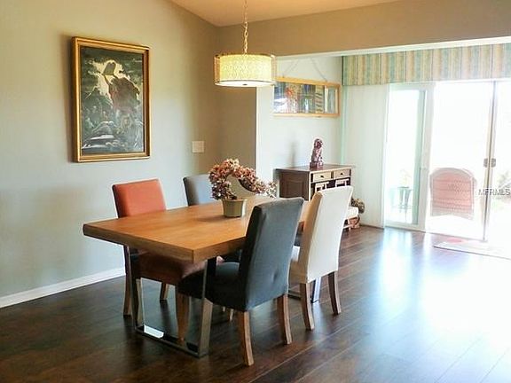5th image of 927 Villeroy Greens Dr #0