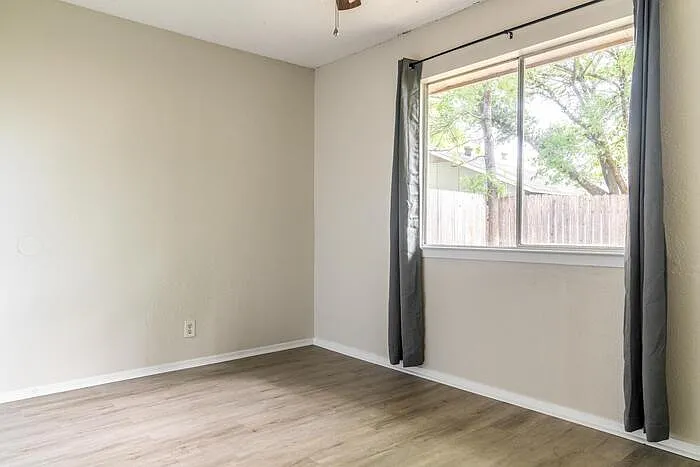 1212 Bonnie Brae St #A — Photo 11