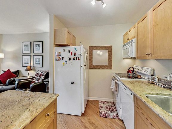 5th image of 535 N Michigan Ave APT 1415