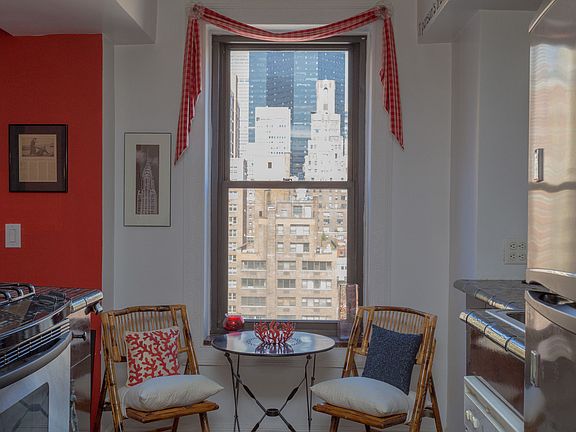 2nd image of 7 Park Ave APT 15G
