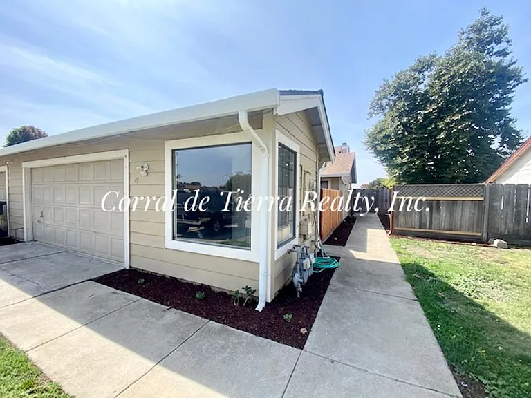 47 Julia Ave — Photo 2
