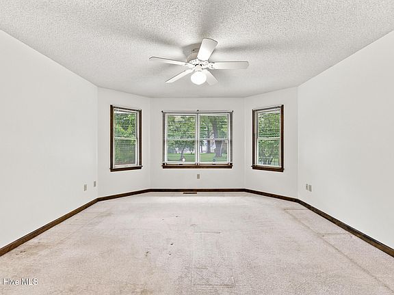 5th image of 1113 Riverside Avenue