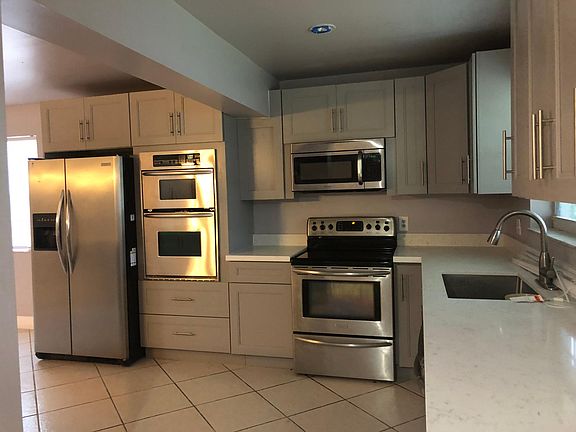 Spacious beautiful kitchen