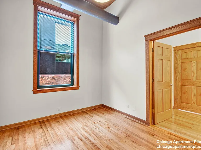 216 N May St #101 — Photo 8