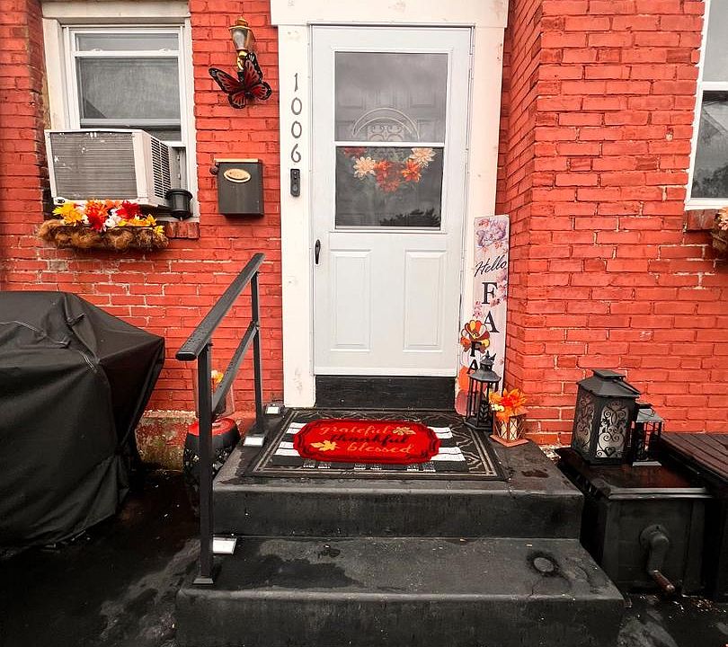 2nd image of 1006 Burnside Rd