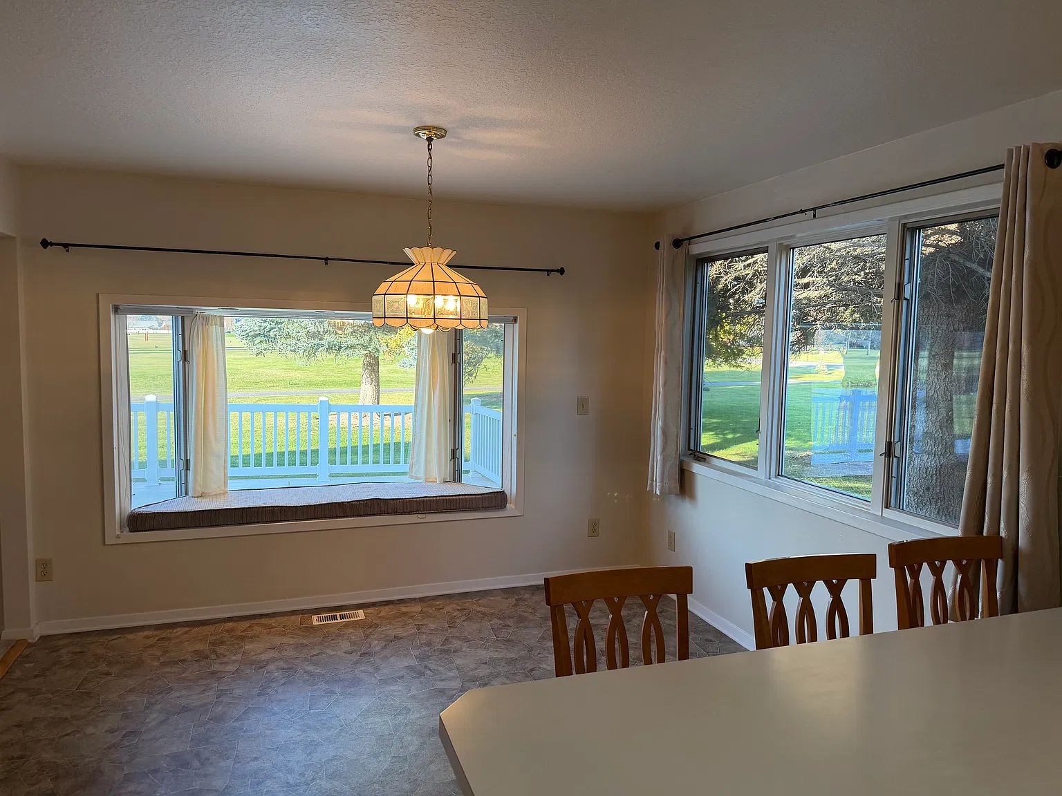 Spacious single-level, 3 bedroom, 2.5 bathroom ranch style home, with oversized 2-car garage — Photo 3