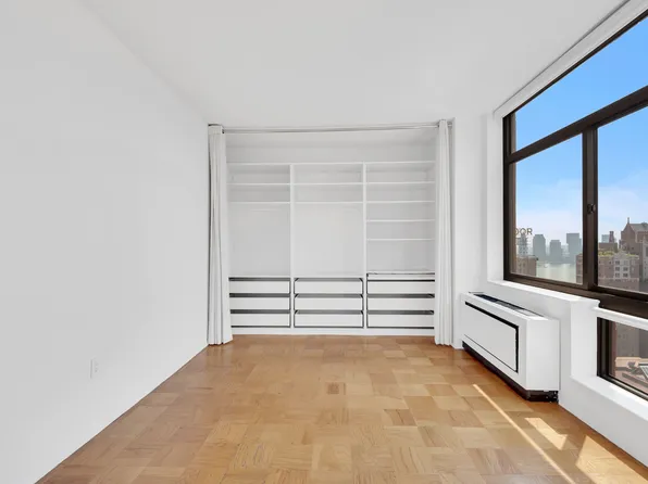 303 East 43rd Street image 9 of 13