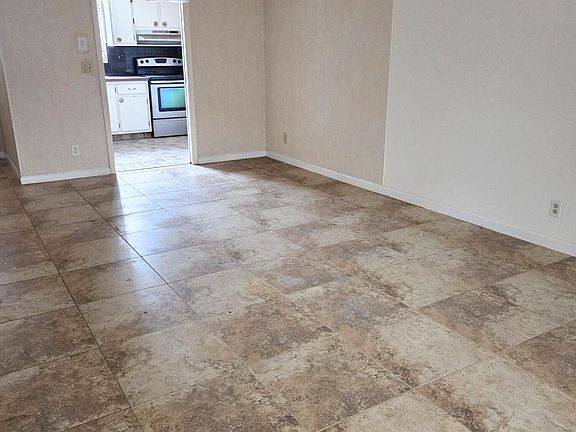 5th image of 2703 Dudley Drive W Unit E
