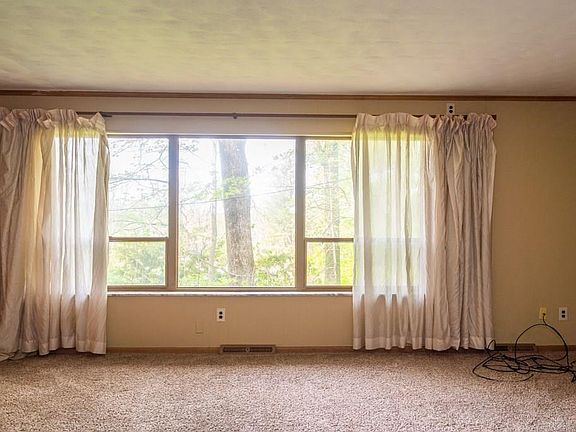 4th image of 5585 Maefel Ln