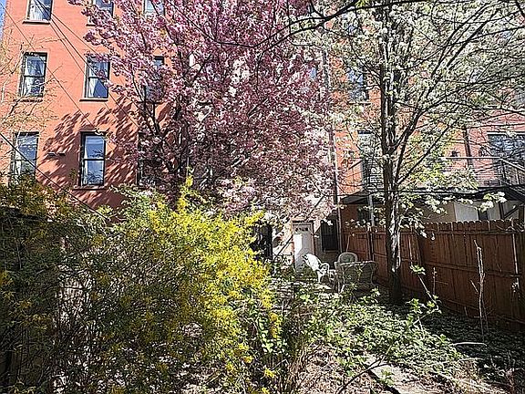 3rd image of 150 6th Ave
