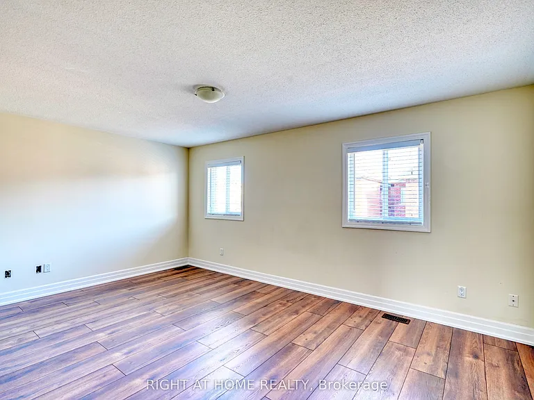17 Mercury Ave — Photo 22