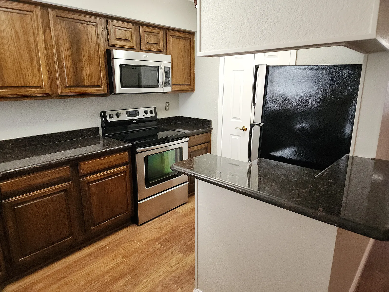 2 bed, 963 sqft, $1,395 — Photo 3