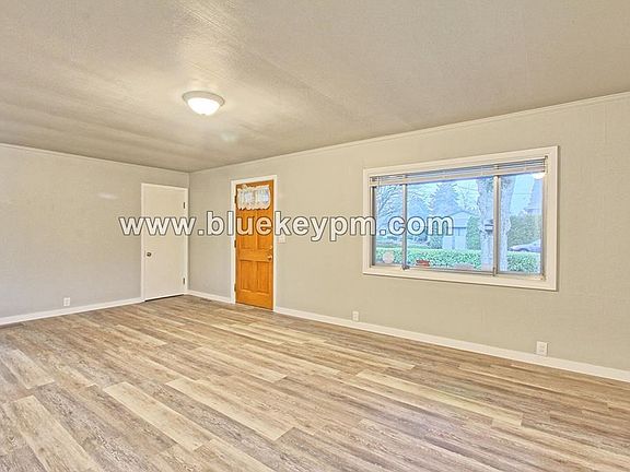 5th image of 907 NE 104th Ave