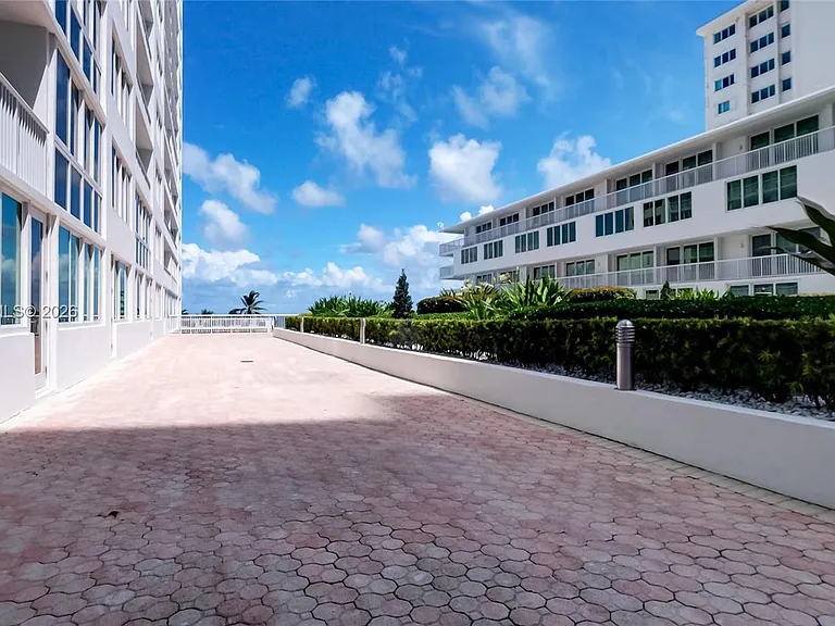 5401 Collins Ave #928 — Photo 64