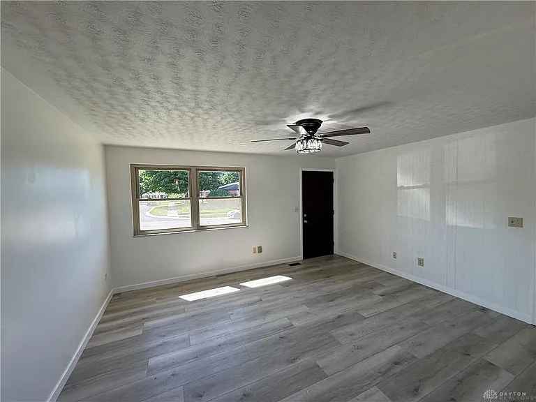 7619 Bassett Dr — Photo 8