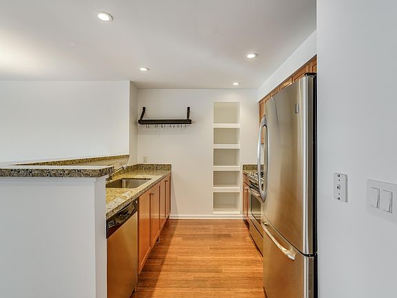 3rd image of 601 Alabama St Unit 407