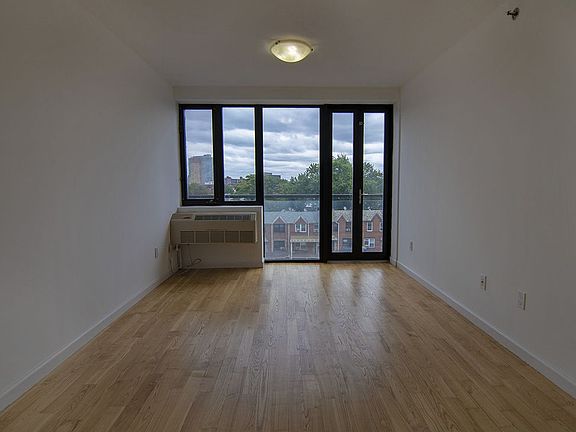 3rd image of 6070 Woodhaven Blvd APT 5C