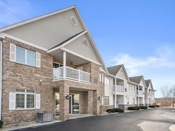 1275 Shadowood CIRCLE #105, West Bend, WI 53095