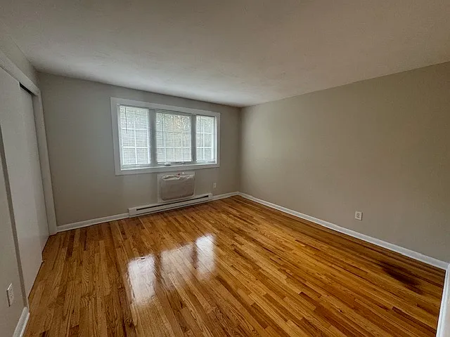 Farmington Court Apartments — Photo 21