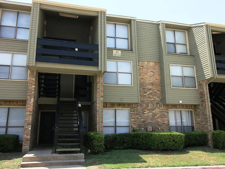 Preston Racquet Club Apartments — Photo 30