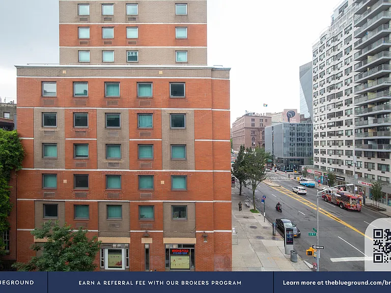 101 E 10th St #4D — Photo 4